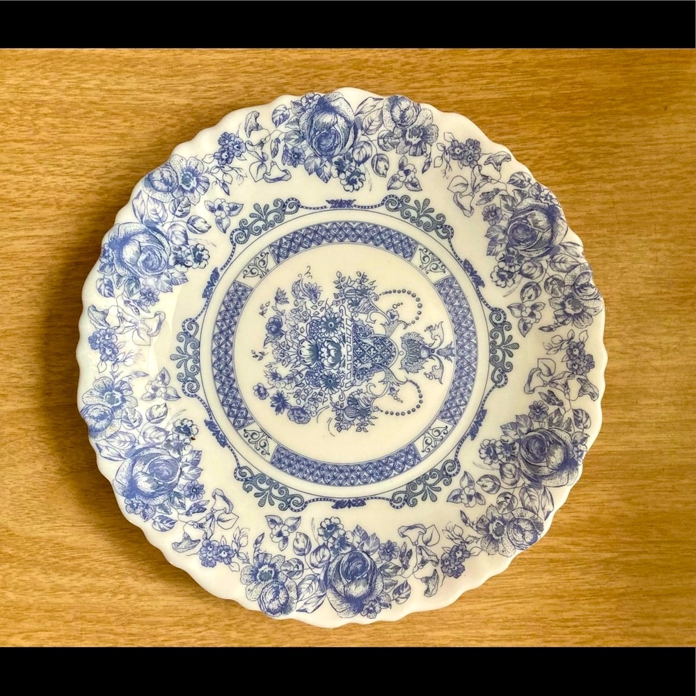 Vintage ARCOPAL France Milk Glass Honorine Pattern 7.5” Plate